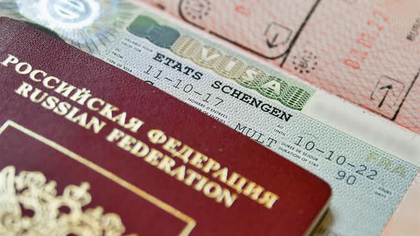 Фото - Россиянам назвали главные отличия загранпаспортов на пять и десять лет